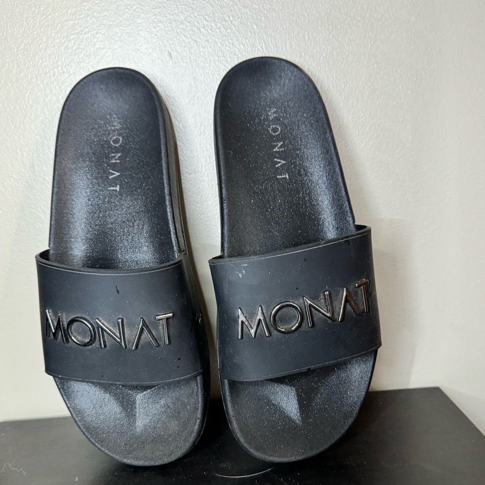 MONAT sandals Lux slides size 9